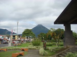 La_Fortuna_Town,_Arenal_Volcano   By Erick Hidalgo   Wikimedia